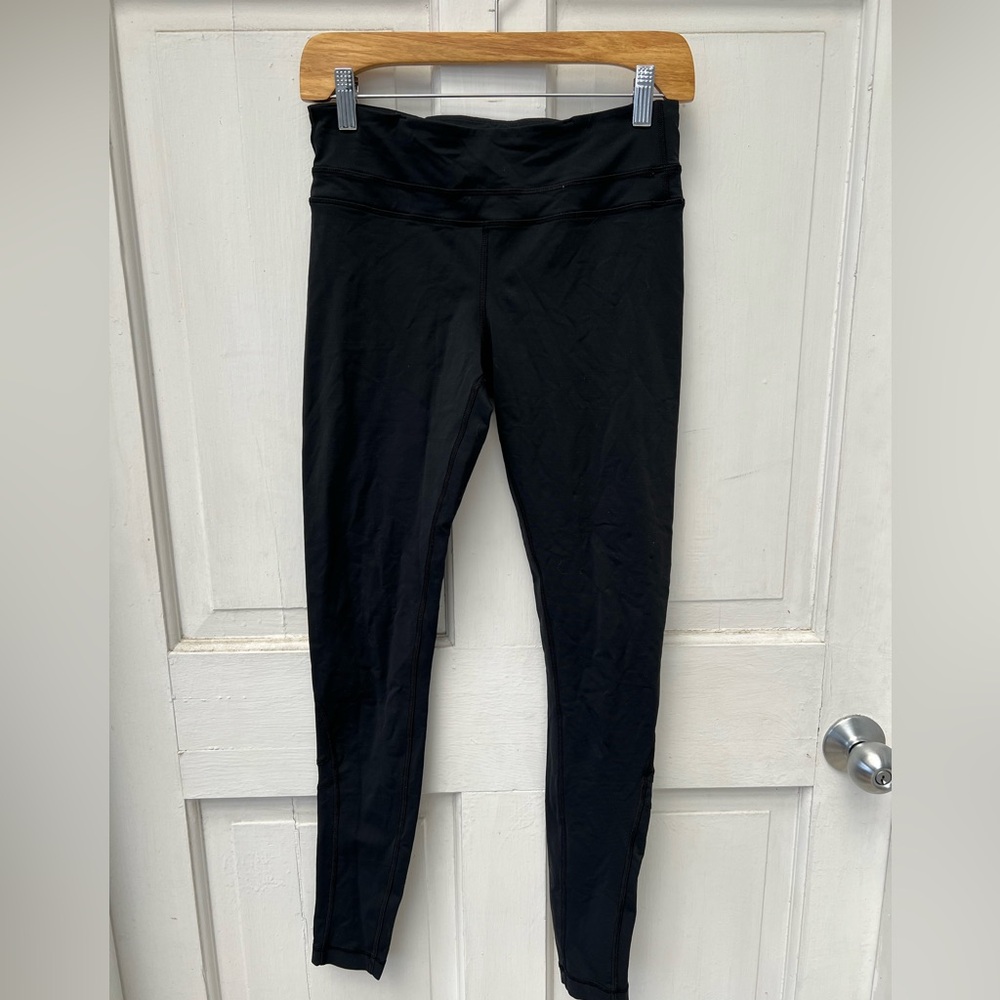 LULU LEMON black leggings w/ zip pocket